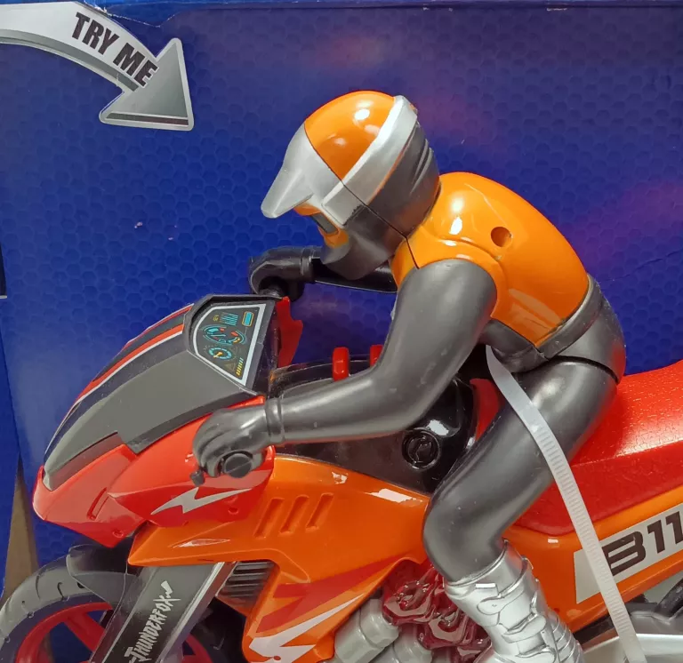 MOTOCYKL Z KIEROWCĄ TURBO GEARS