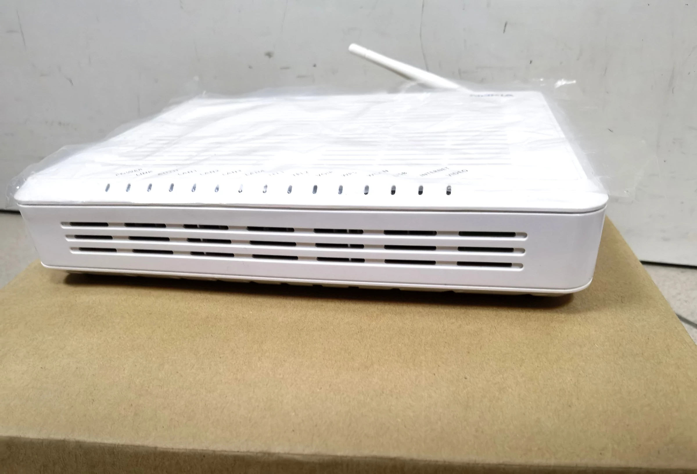 router-alcatel-lucent-g-241w-a-jak-nowy-okazja-rynek-4-chodziez