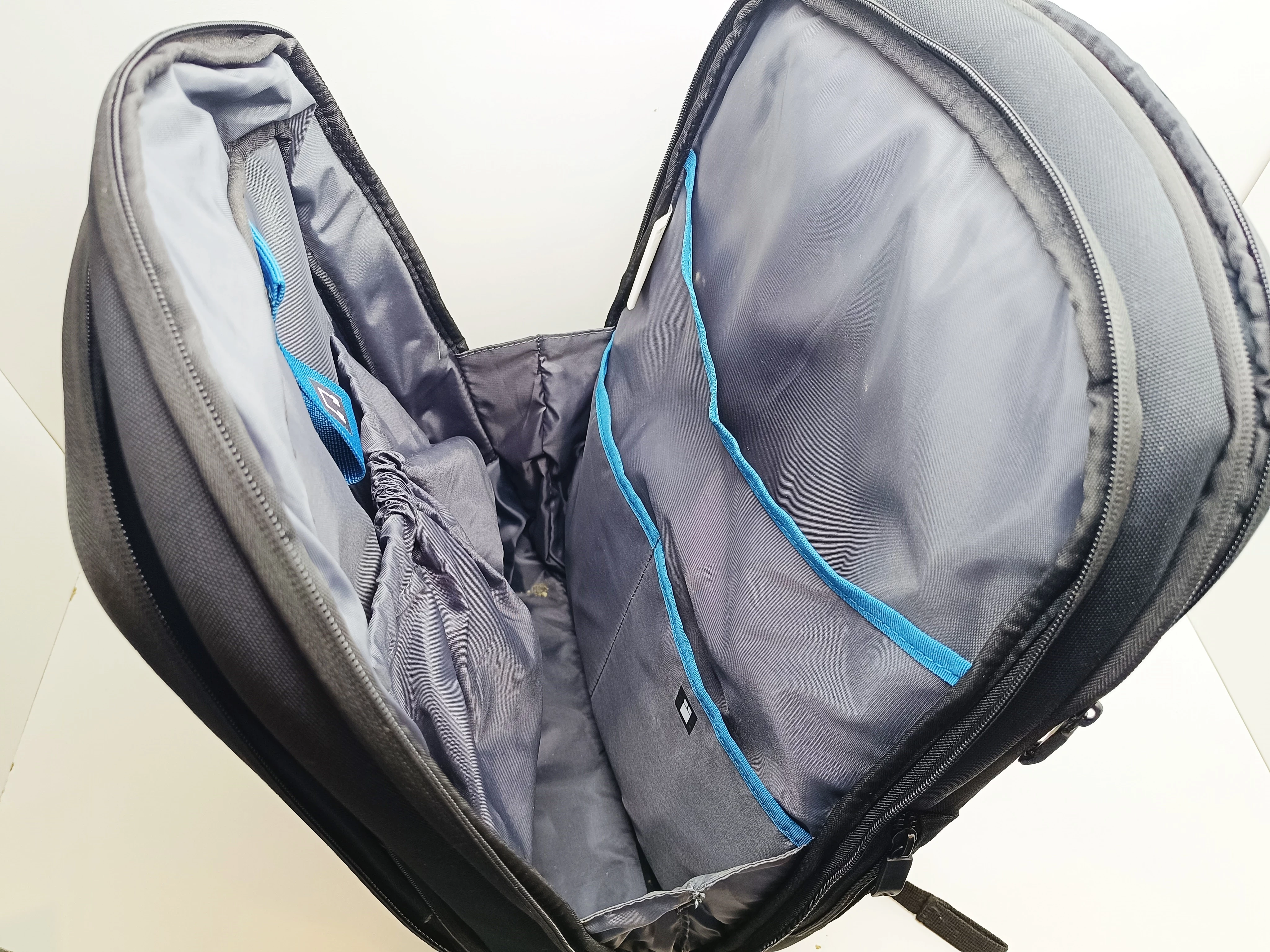 lenovo-legion-armoured-backpack-ii-17-stan-opakowania-brak-opakowania