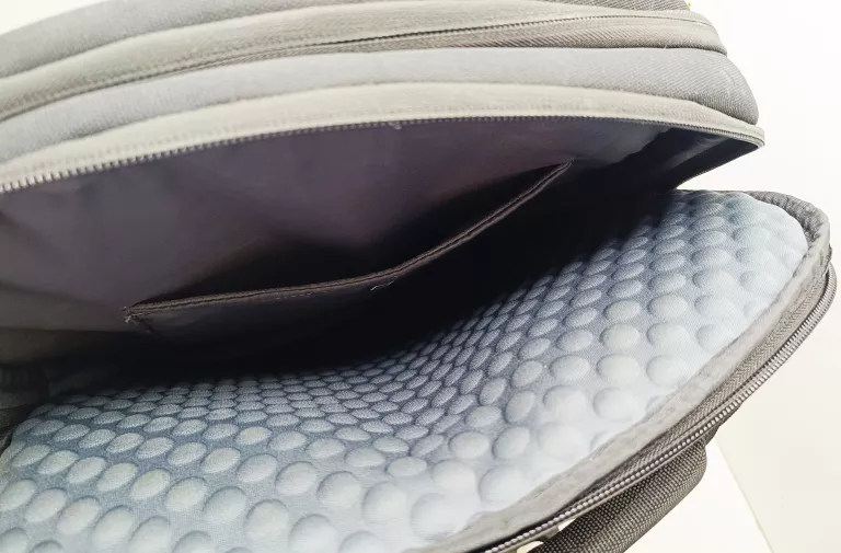 lenovo-legion-armoured-backpack-ii-17-liczba-komor-2