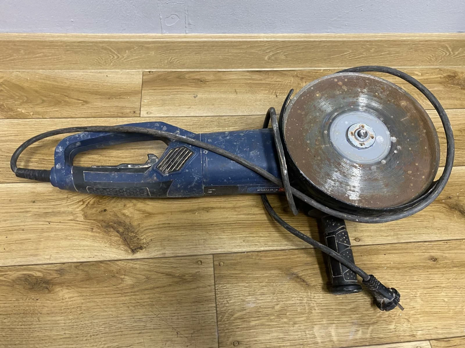 szlifierka-katowa-celma-prag-230-opis-marka-celma