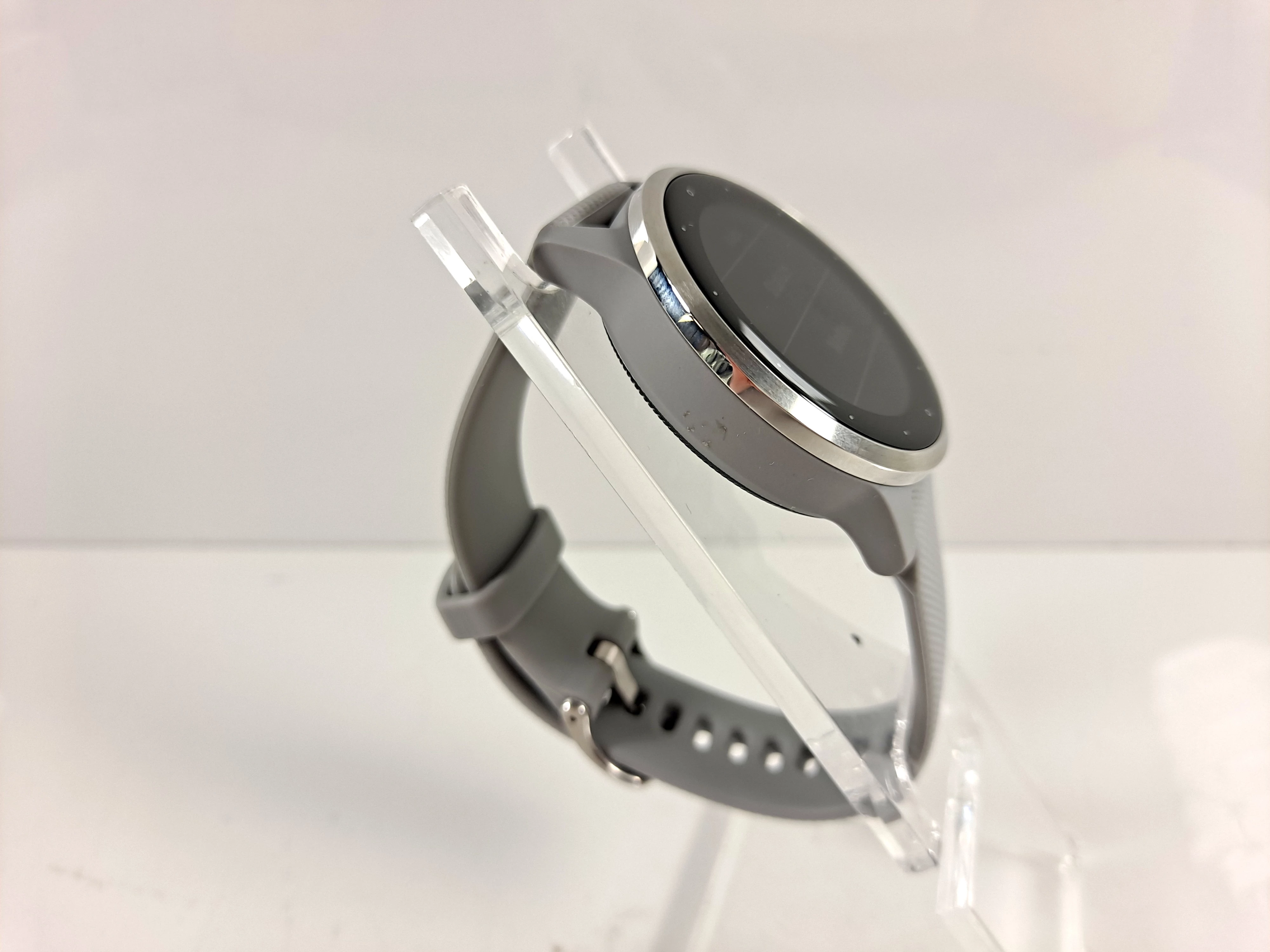 garmin-vivoactive-4s-szary-kolor-dominujacy-odcienie-szarosci