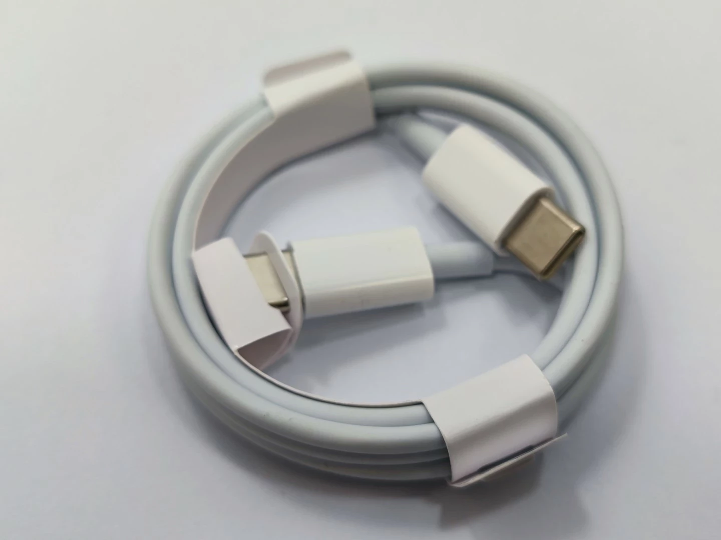 ladowarka-sieciowa-usb-c-12w-kabel-usb-c-przeznaczenie-uniwersalna