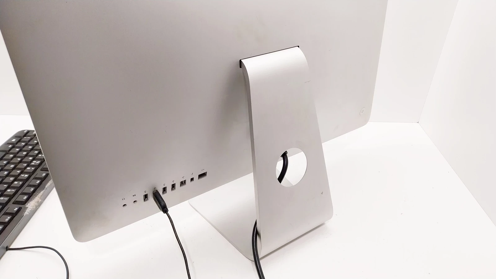 komputer-stacjonarny-apple-mac-z-haslem-marka-apple