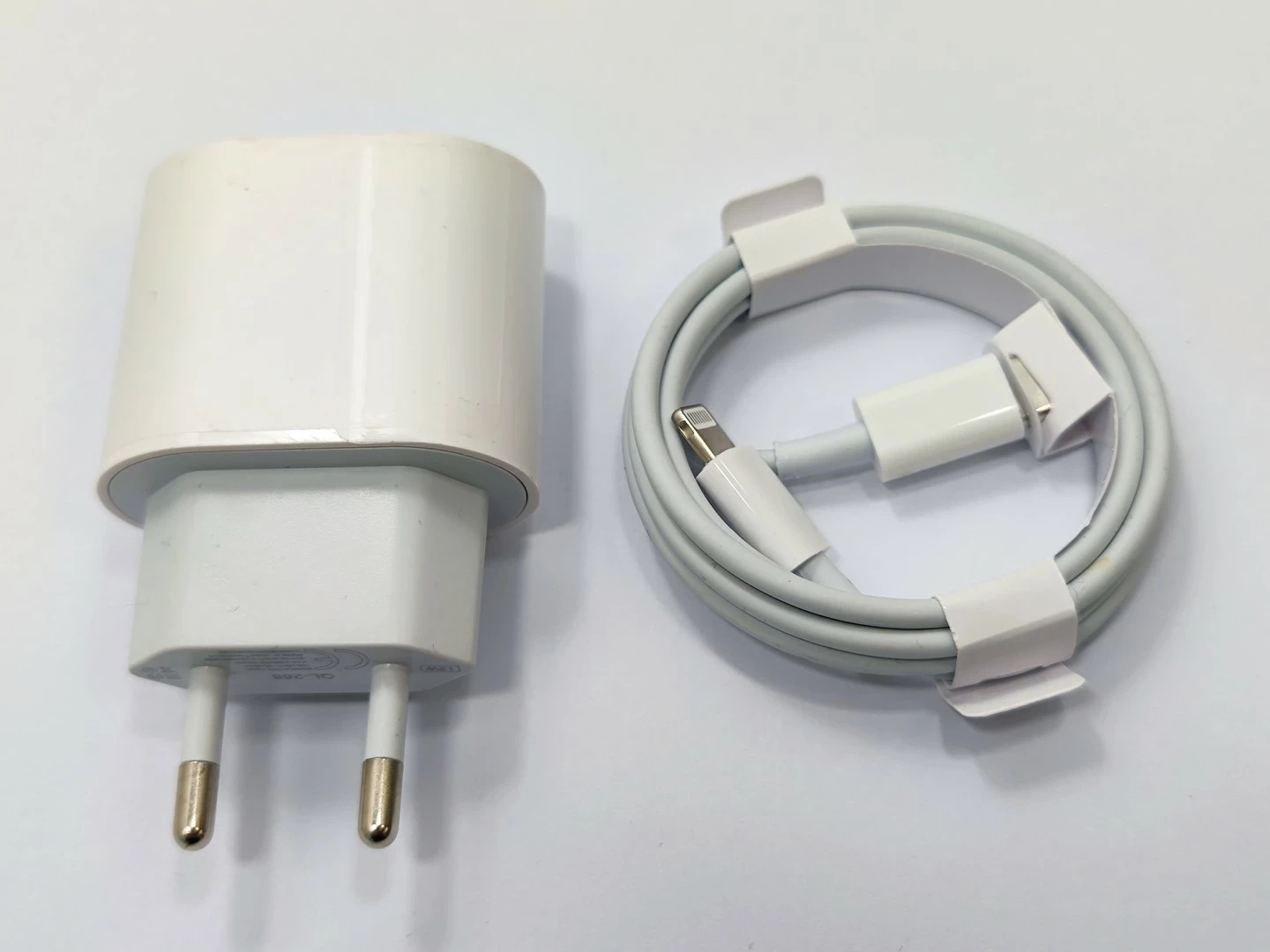 ladowarka-sieciowa-iphone-12w-kabel-lightningusb-c-gliwicka-125-katowice