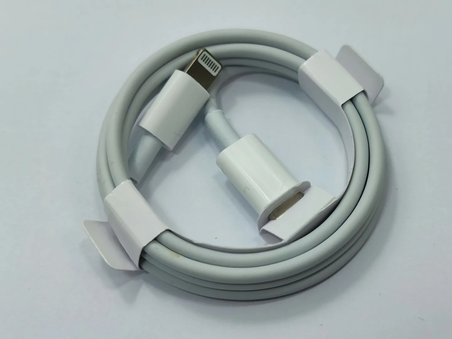 ladowarka-sieciowa-iphone-12w-kabel-lightningusb-c-przeznaczenie-do-apple