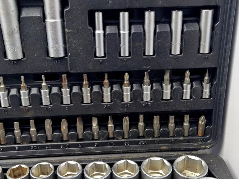 komplet-kluczy-nasadowych-powerfix-275388-94-el-product-id-759d14fc-1817-44c3-bb5f-a0d1ac10350d