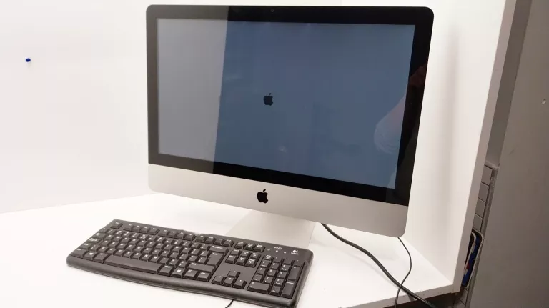 KOMPUTER STACJONARNY  APPLE MAC Z HASŁEM