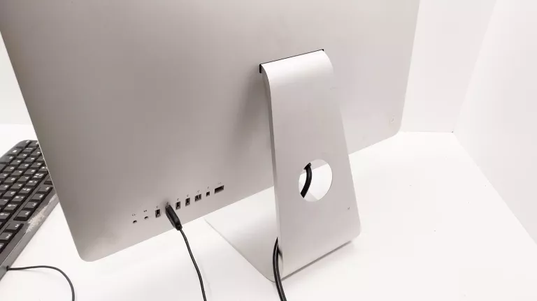 komputer-stacjonarny-apple-mac-z-haslem-marka-apple