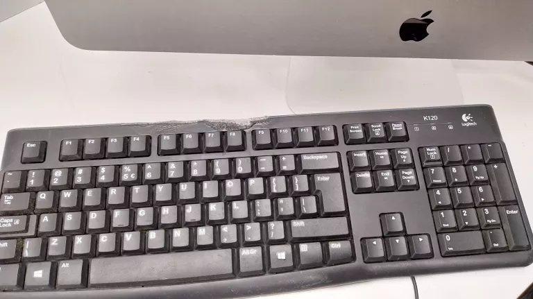 komputer-stacjonarny-apple-mac-z-haslem-system-operacyjny-mac-os