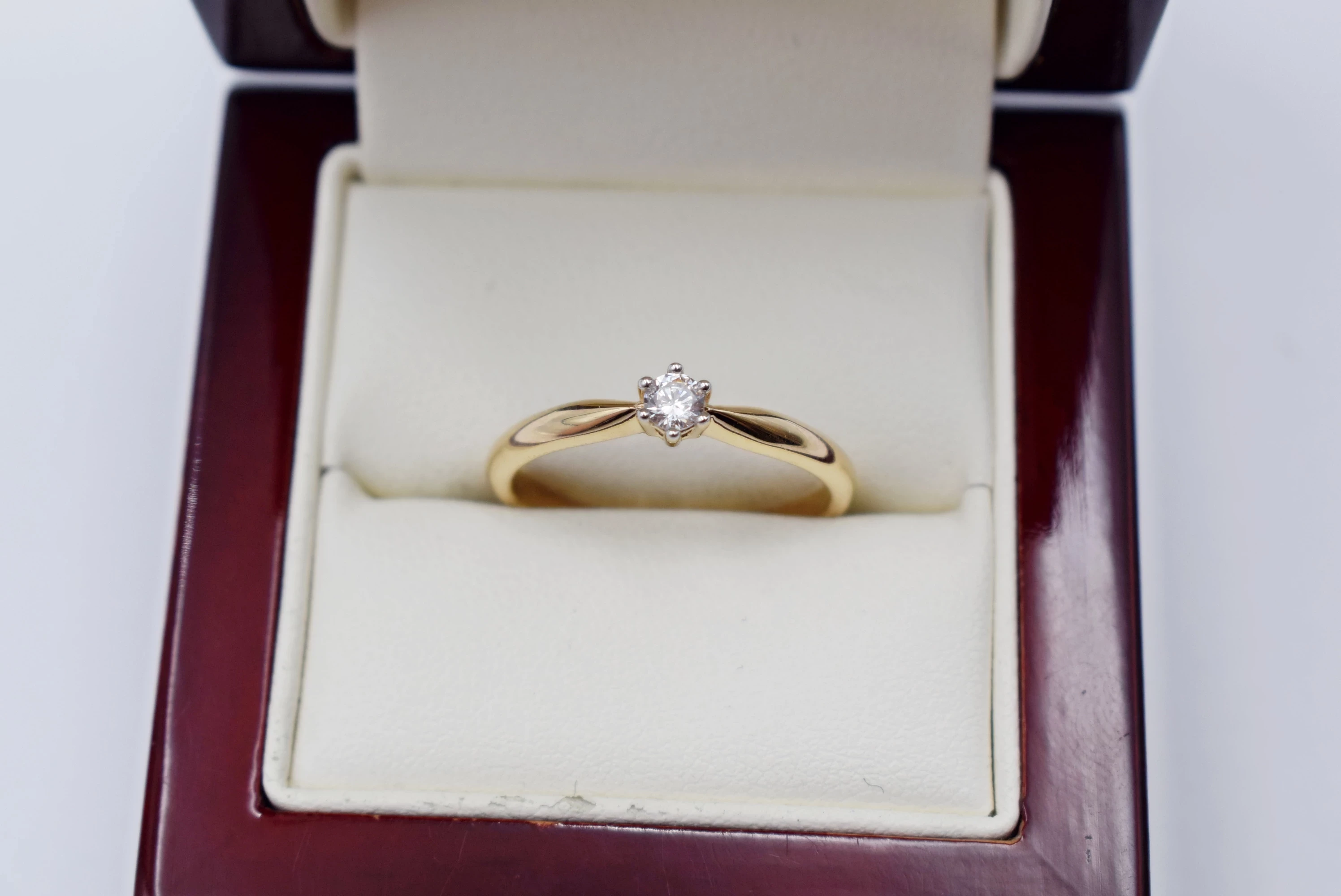 piekny-zloty-pierscionek-z-kamieniem-21r-58514k-rozmiarsrednica-wew-mm-372-21