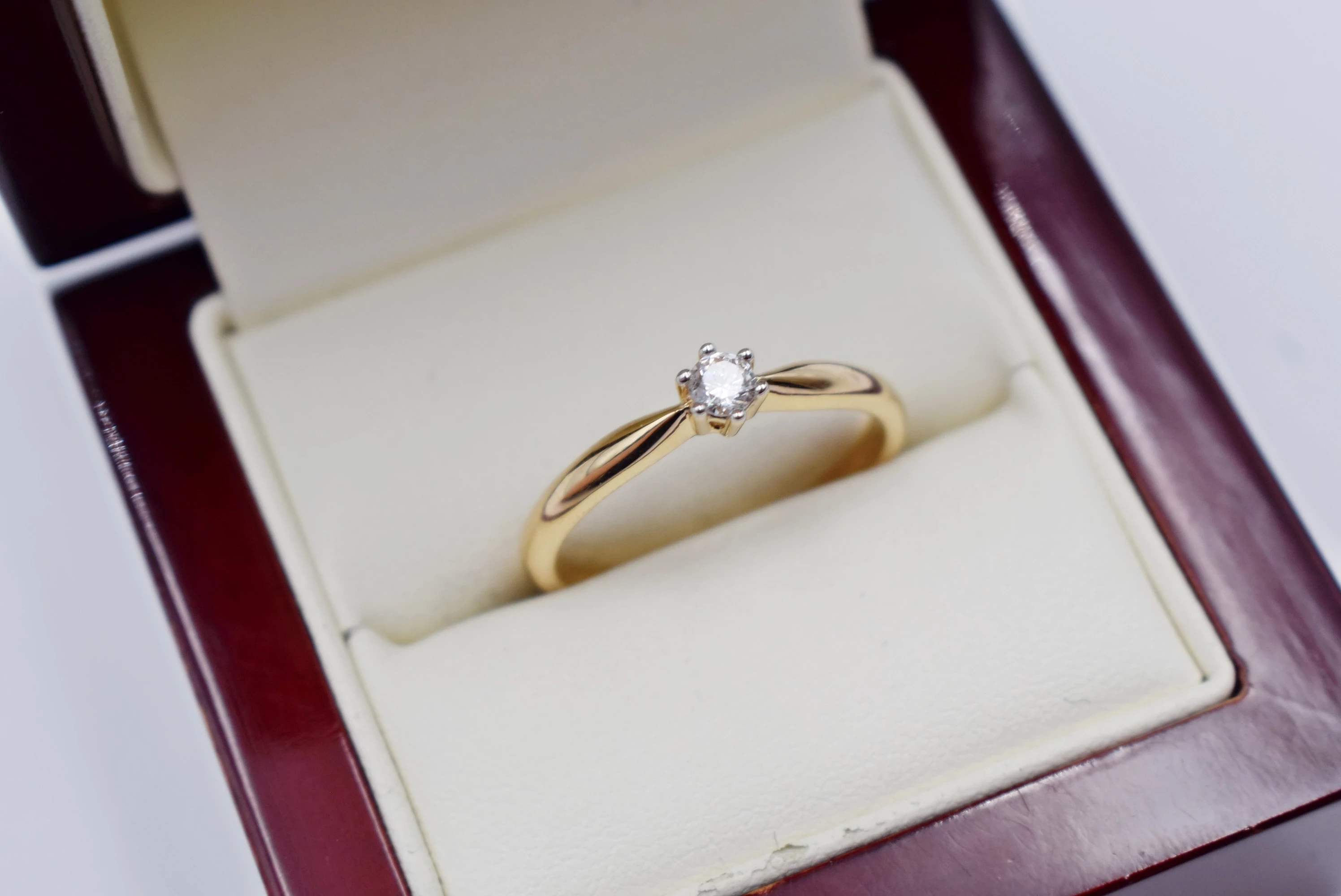 piekny-zloty-pierscionek-z-kamieniem-21r-58514k-sciegiennego-64-poznan