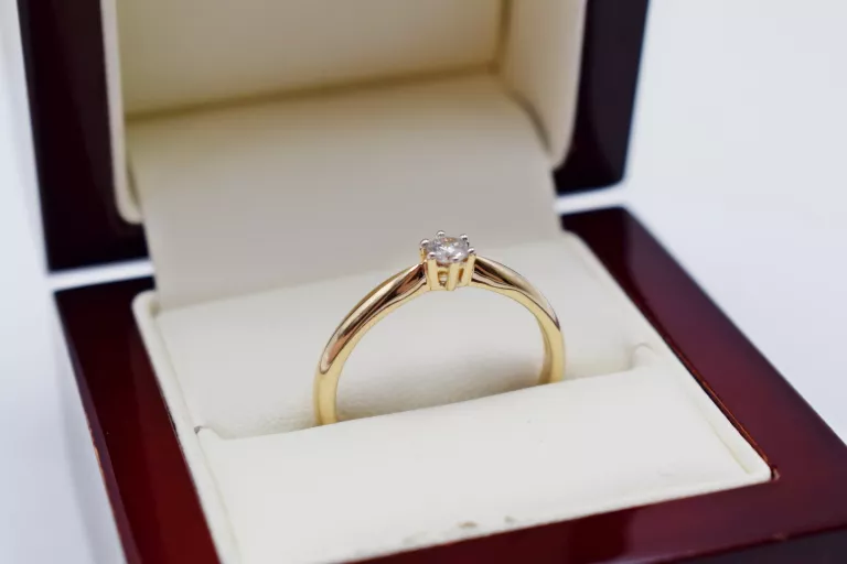 piekny-zloty-pierscionek-z-kamieniem-21r-58514k-kolor-dominujacy-205826-225106