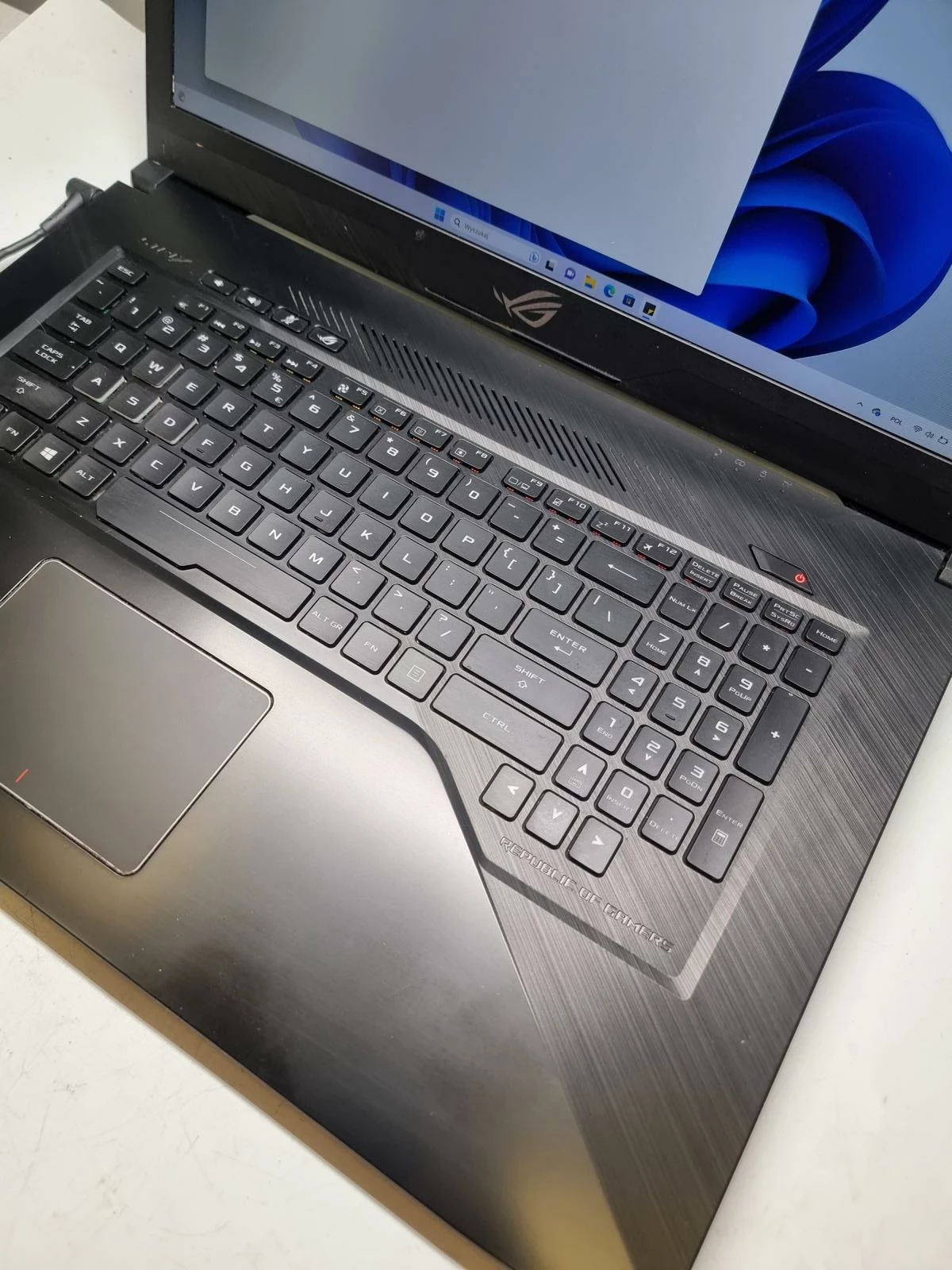 laptop-asus-rog-strix-gl703ge-173-i5-8300h-8500-gb-ssd-gtx1050-ti-stan-uszkodzony