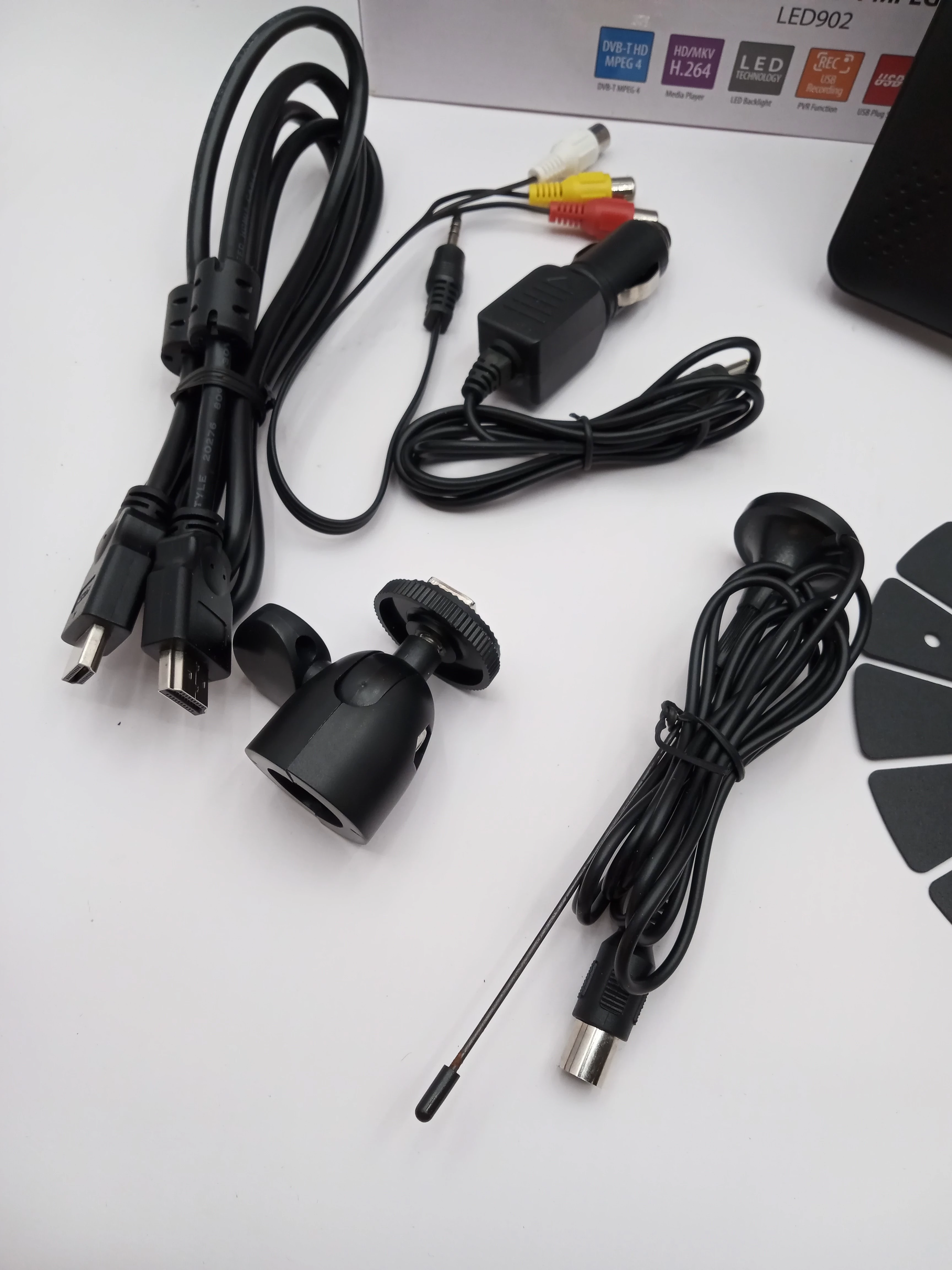 telewizor-samochodowy-manta-led902-komplet-przekatna-ekranu-cale-9