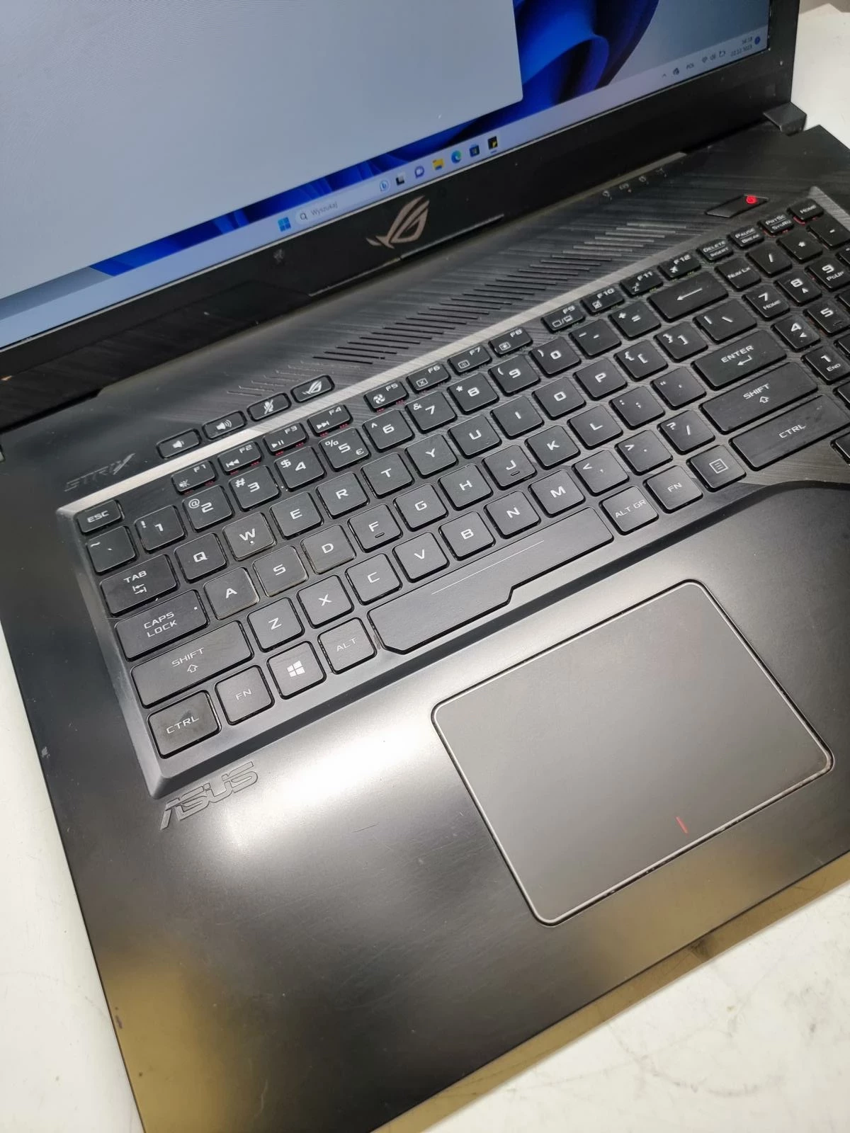 laptop-asus-rog-strix-gl703ge-173-i5-8300h-8500-gb-ssd-gtx1050-ti-typ-dysku-twardego-ssd