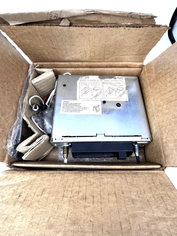 radio-samochodowe-unitra-diora-montaz-brak-informacji