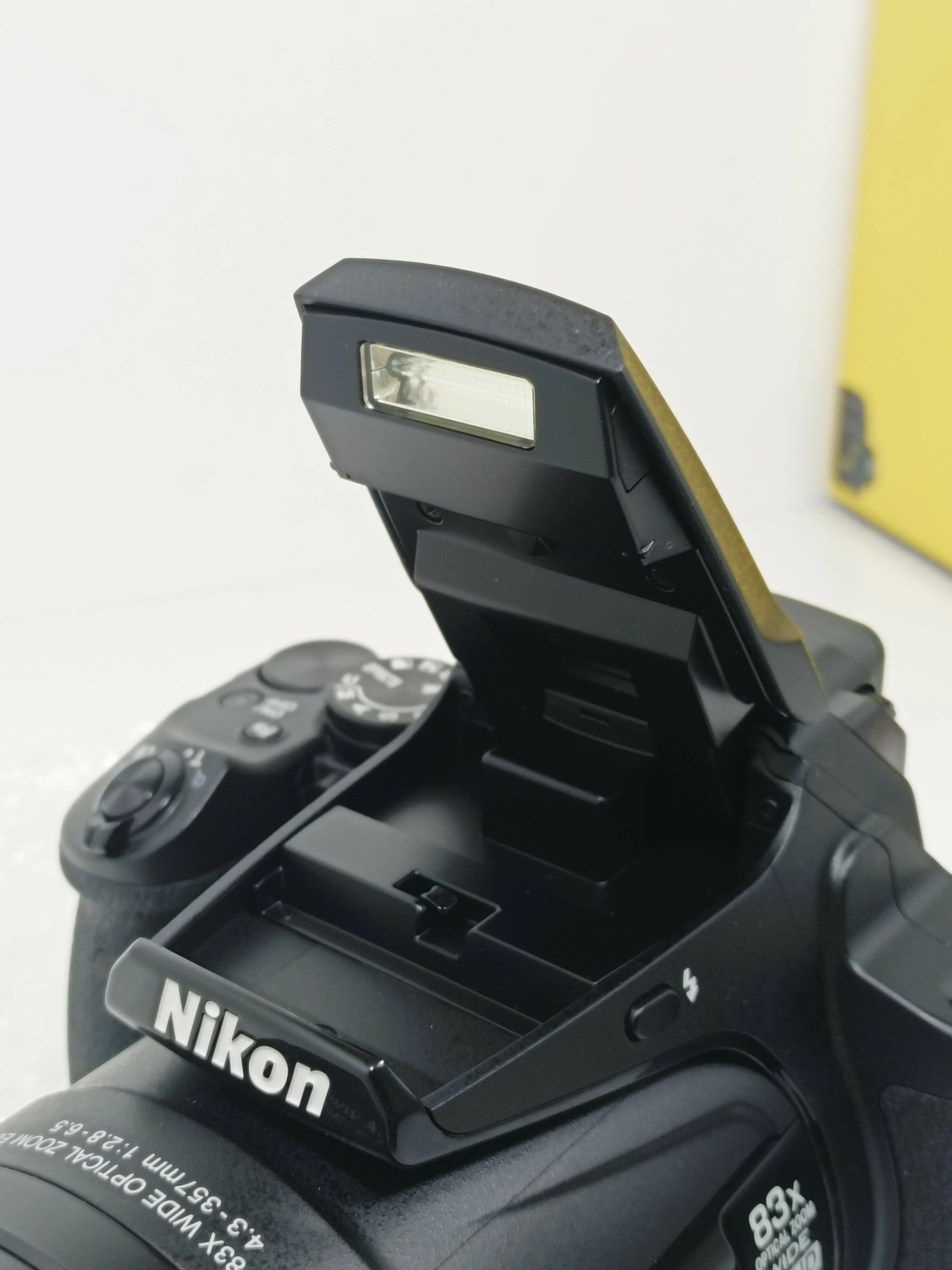 aparat-cyfrowy-nikon-coolpix-p900-komplet-ean-gtin-0018208944262