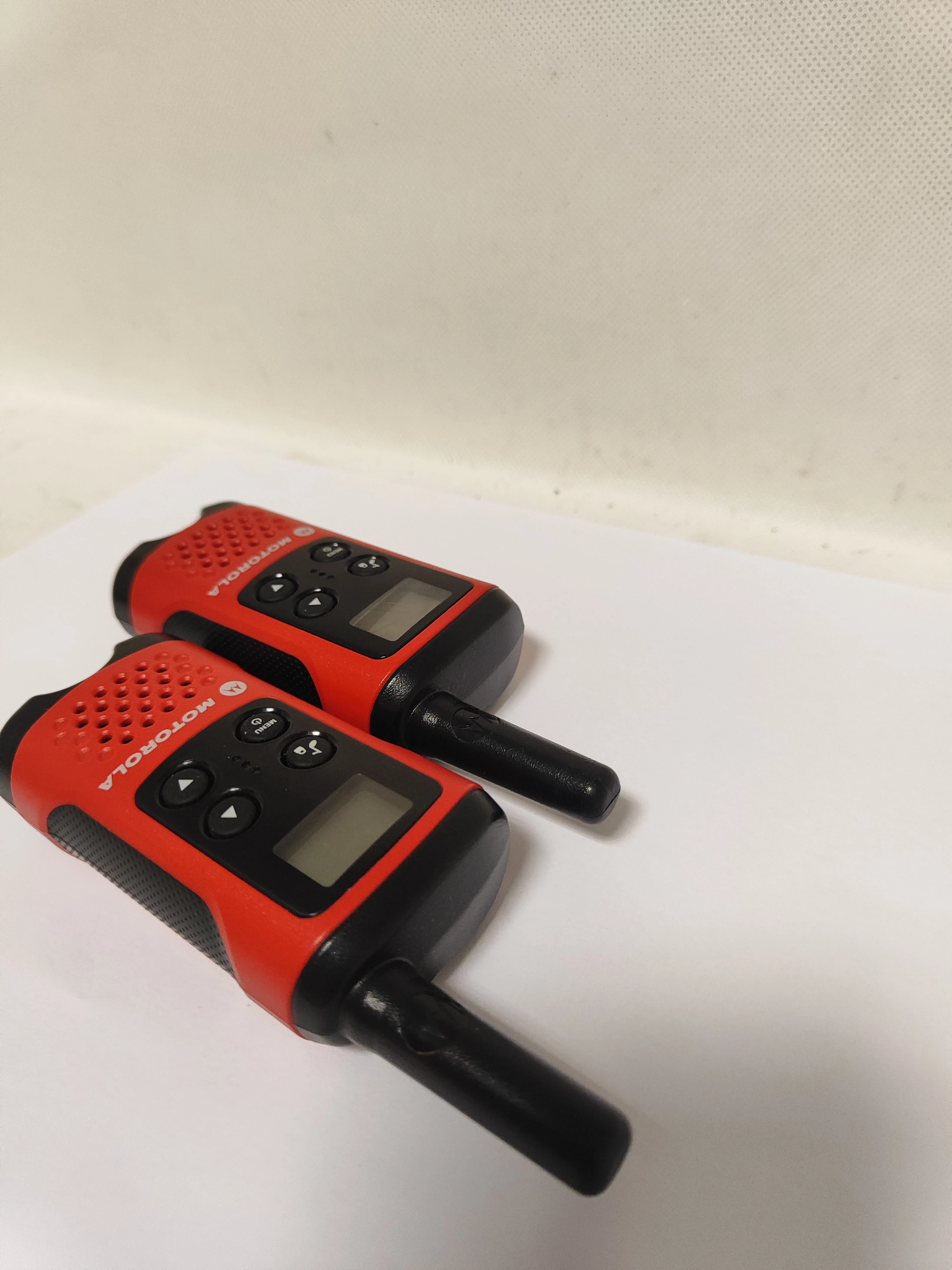 krodkofalowki-dwie-walki-talkie-motorola-tlkr40-marka-inna