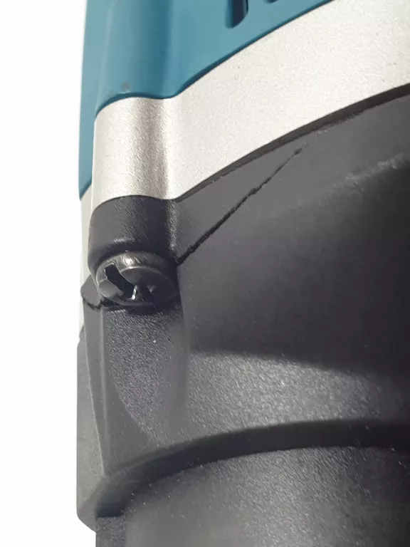 WIERTARKA MAKITA 1631 710W 230V PĘKNIETA OBUDOWA ISKRZY DZIAŁA