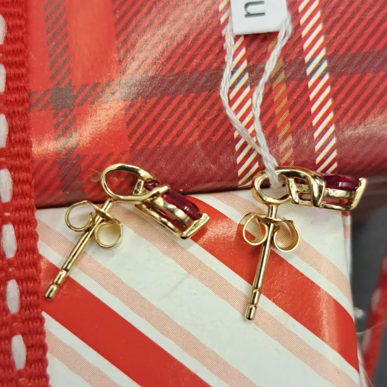 piekne-kolczyki-z-rubinami-polecamy-marka-bez-marki