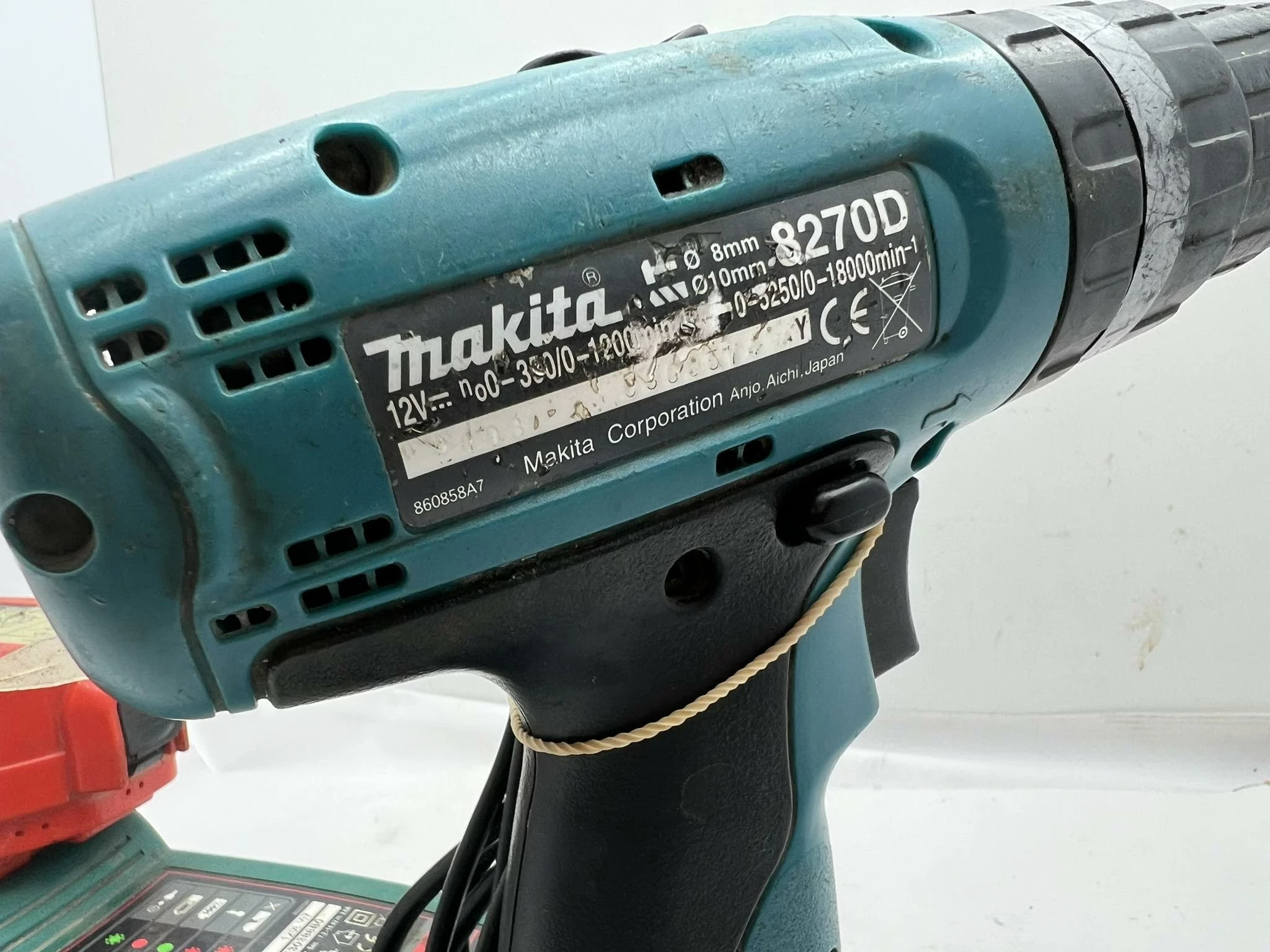 wkretarka-makita-8270d-body2akulad-rodzaj-silnika-silnik-szczotkowy