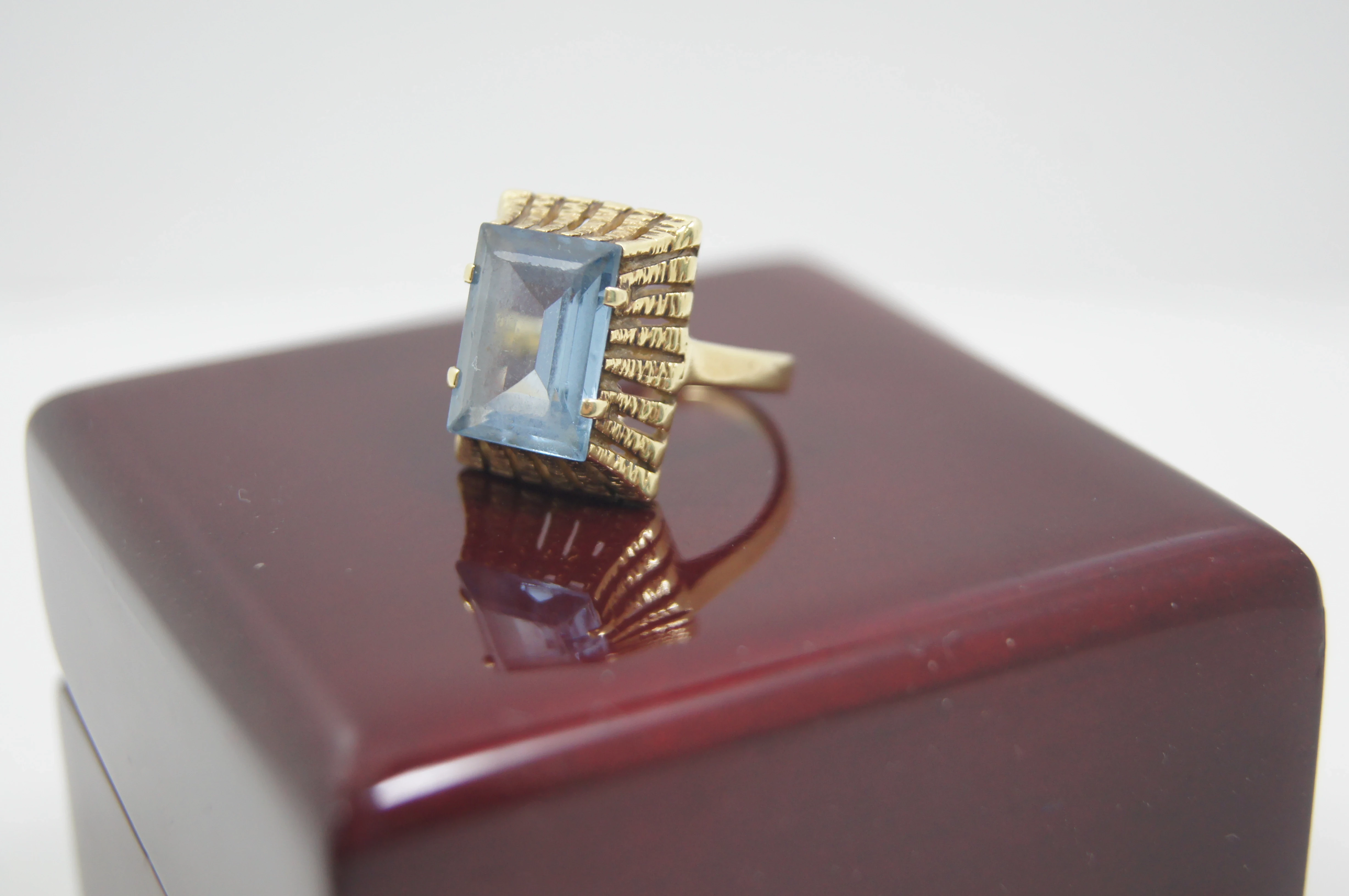 zloty-pierscionek-z-niebieskim-kamieniem-585493g10r-pulawska-103-warszawa