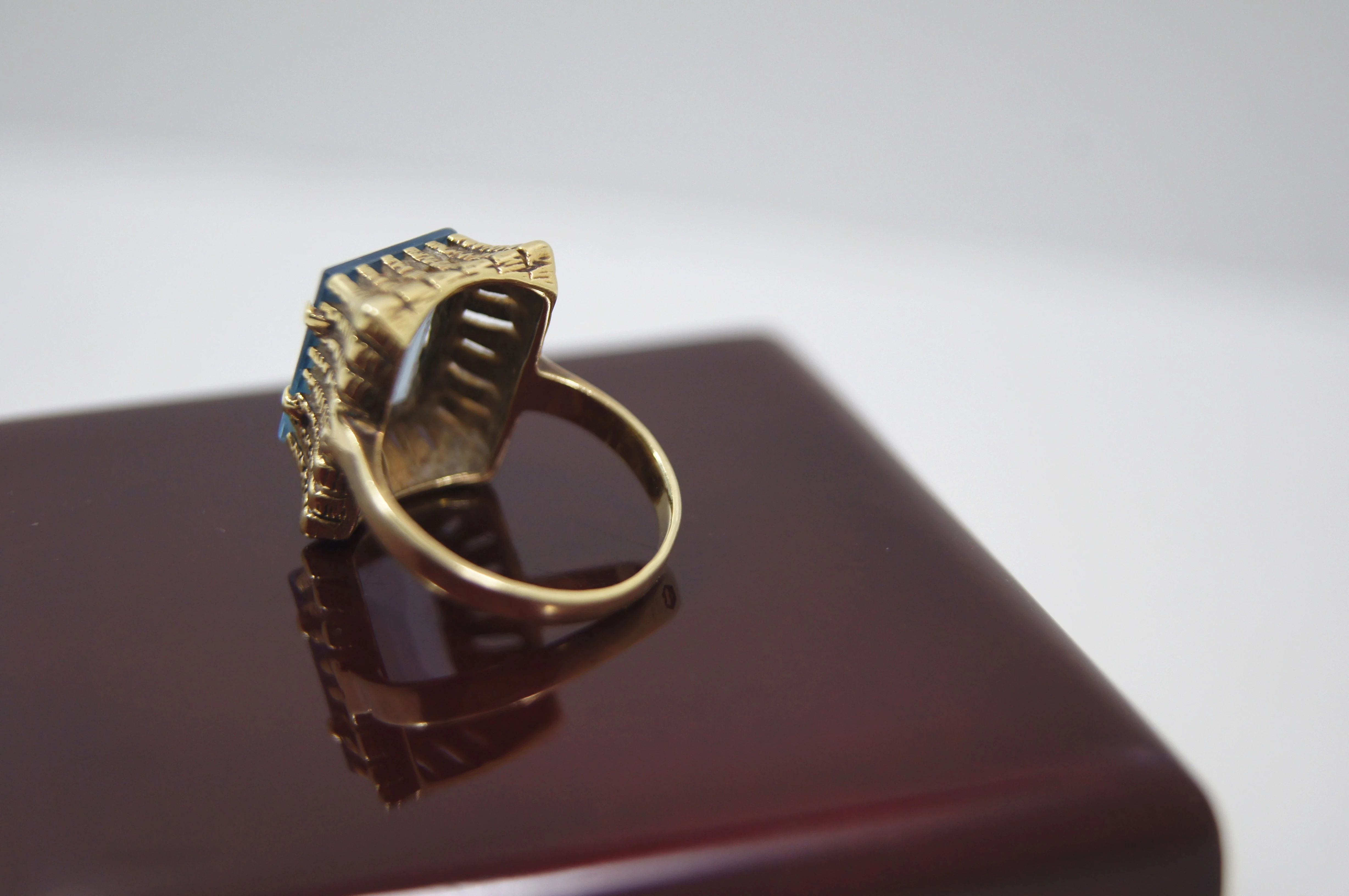 zloty-pierscionek-z-niebieskim-kamieniem-585493g10r-rodzaj-wyrob-jubilerski