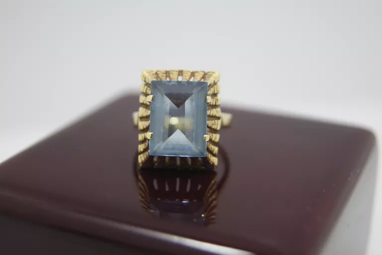 zloty-pierscionek-z-niebieskim-kamieniem-585493g10r-material-zloto