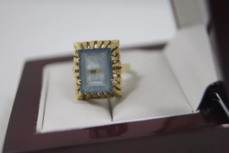 zloty-pierscionek-z-niebieskim-kamieniem-585493g10r-waga-1