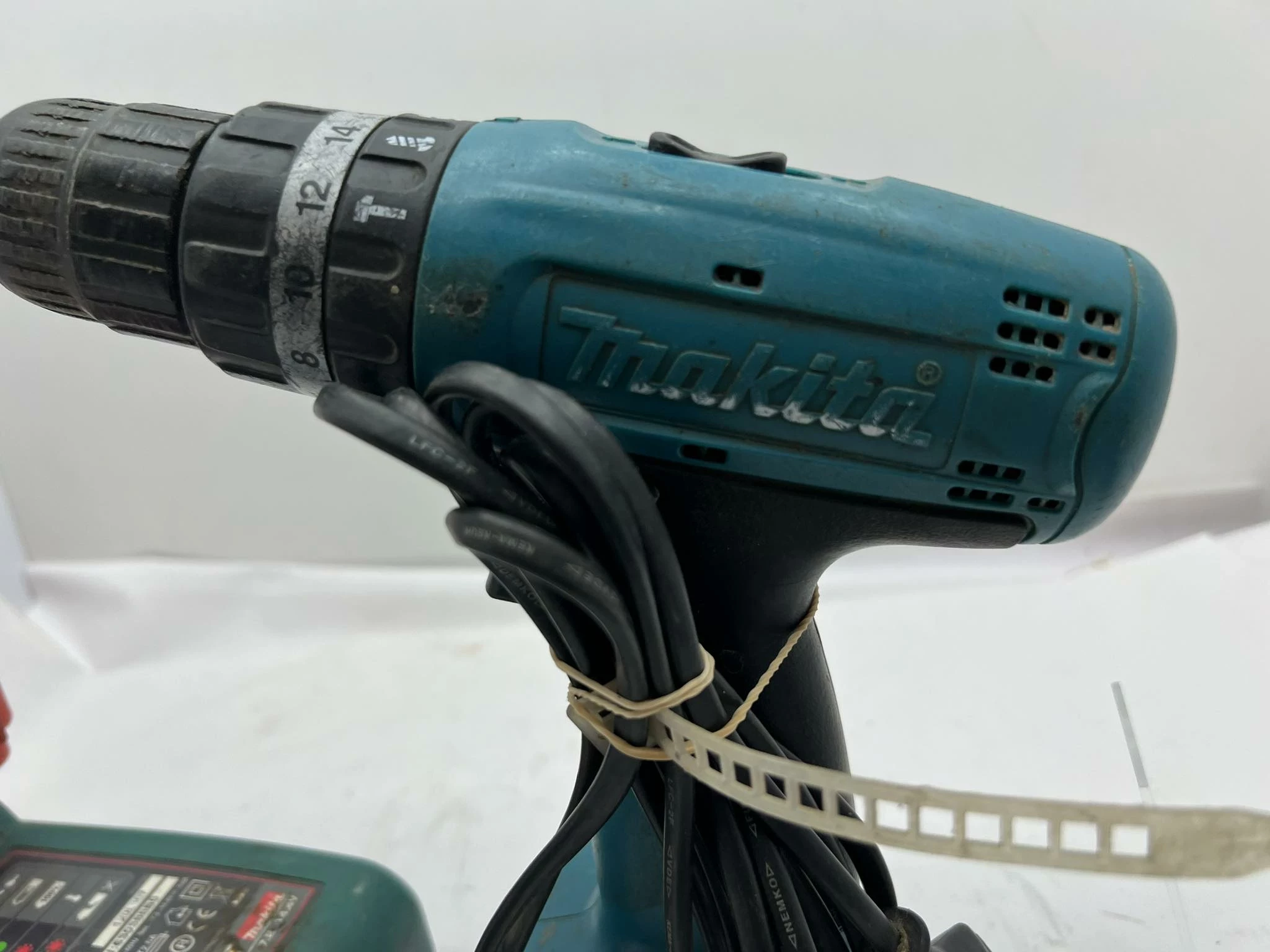 wkretarka-makita-8270d-body2akulad-marka-makita