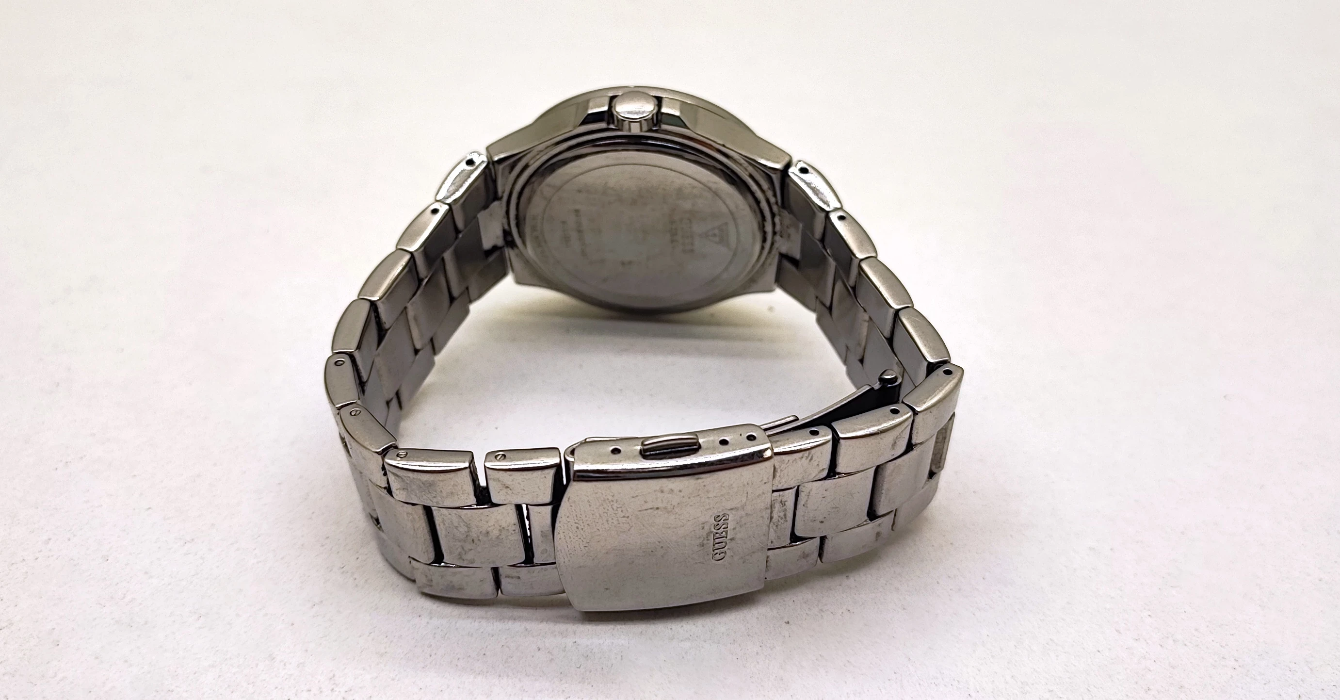 zegarek-damski-guess-vespa-w11125l1-ksztalt-koperty-129223-2