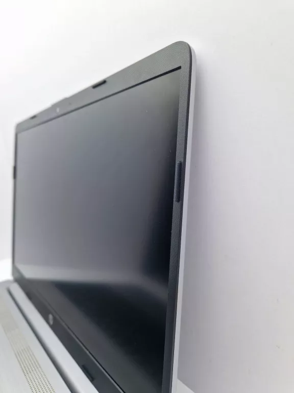 LAPTOP HP 250 G8 +MYSZKA+PODKŁADKA+TORBA