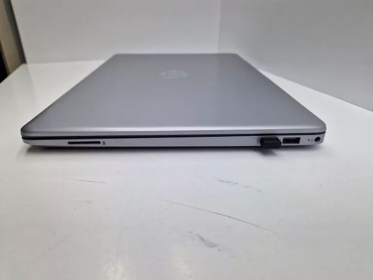 LAPTOP HP 250 G8 +MYSZKA+PODKŁADKA+TORBA