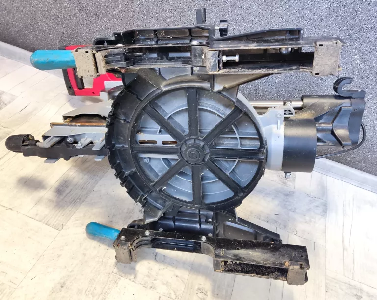 PIŁA UKOŚNICA MEEC TOOLS 011254 2000W