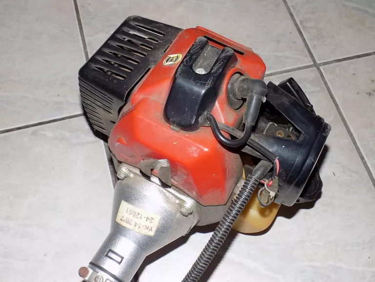 kosa-spalinowa-podkaszarka-lider-gks300-zasilanie-spalinowe