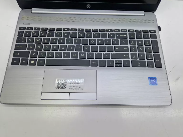 LAPTOP HP 250 G8 +MYSZKA+PODKŁADKA+TORBA
