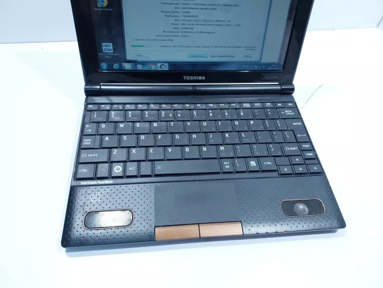 TOSHIBA NB550D