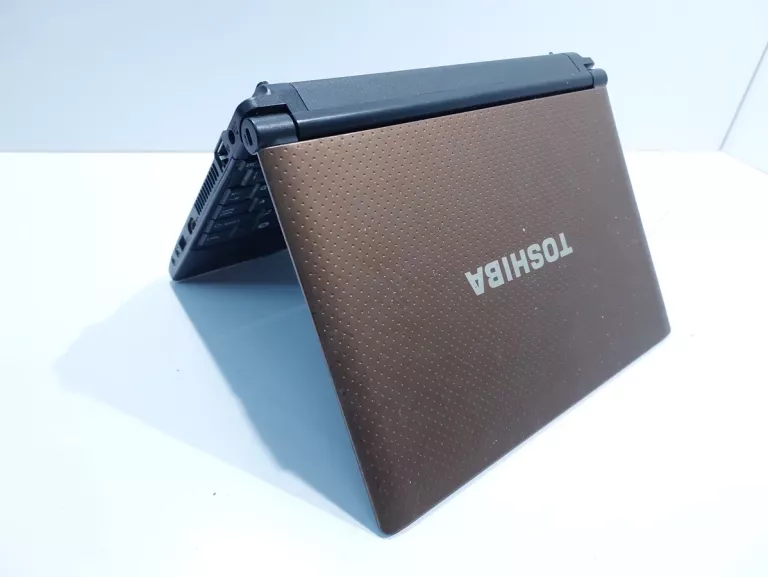 TOSHIBA NB550D