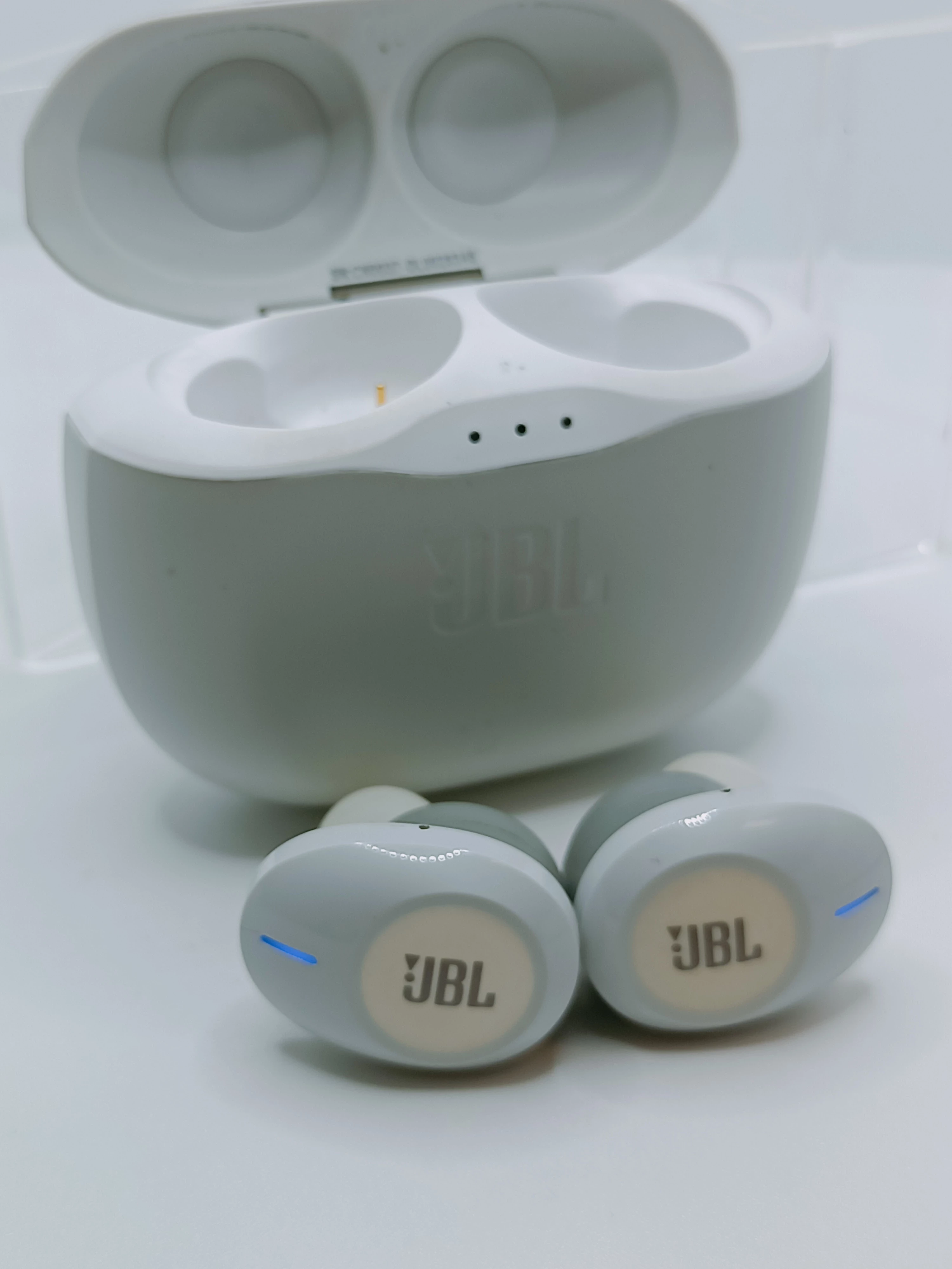 sluchawki-bluetooth-jbl-tune125-tws-marka-jbl