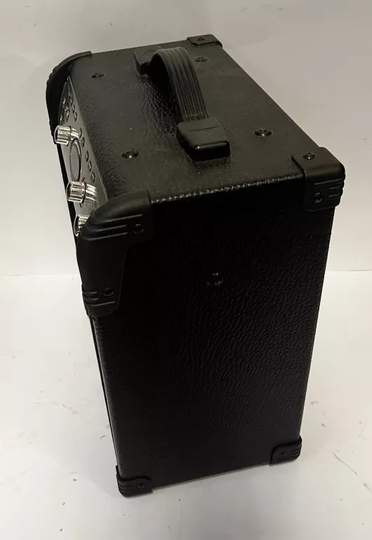 WZMACNIACZ GITAROWY BEHRINGER LX110