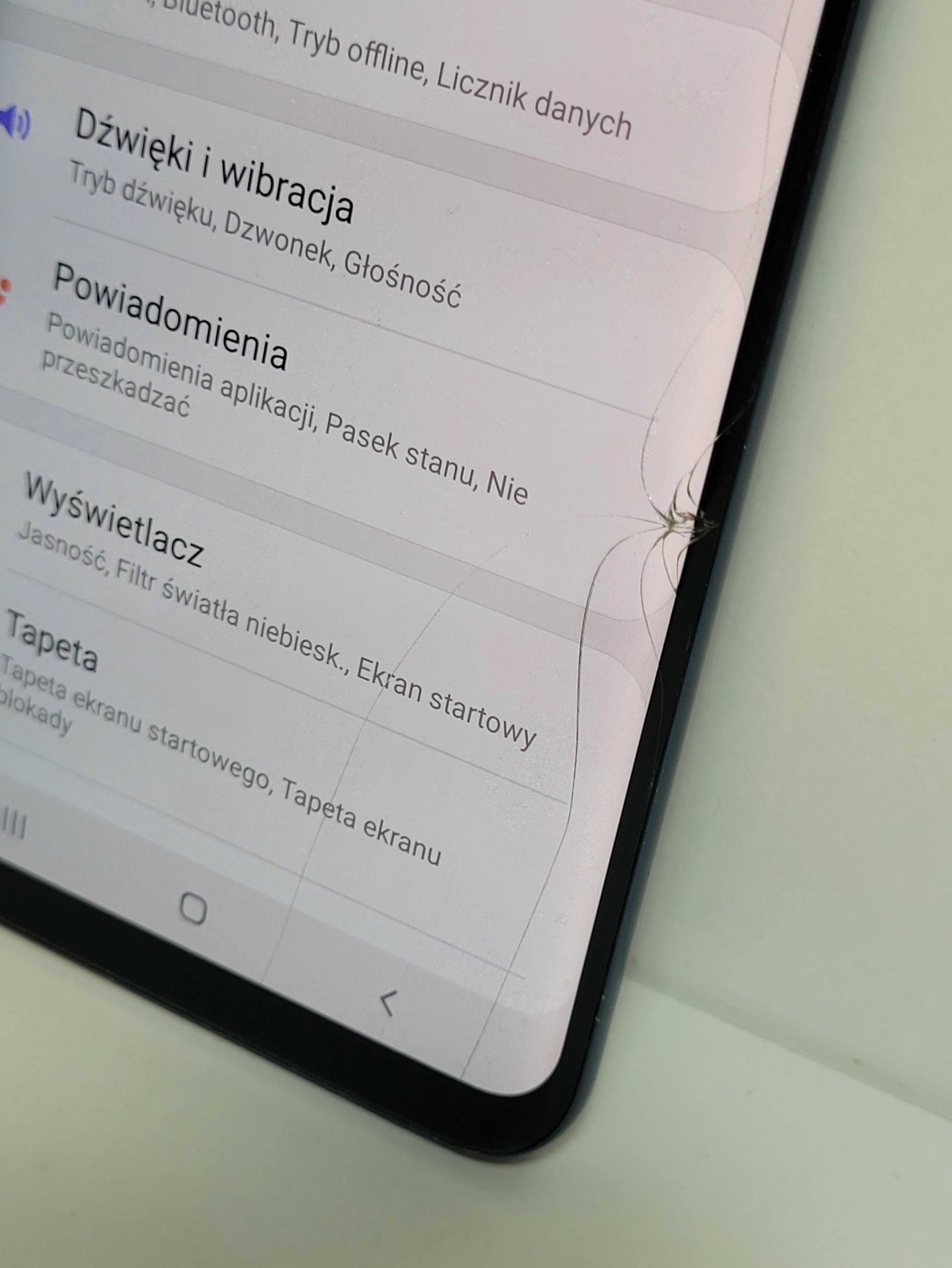 smartfon-samsung-galaxy-s9-plus-pekniety-warto-stan-uzywany