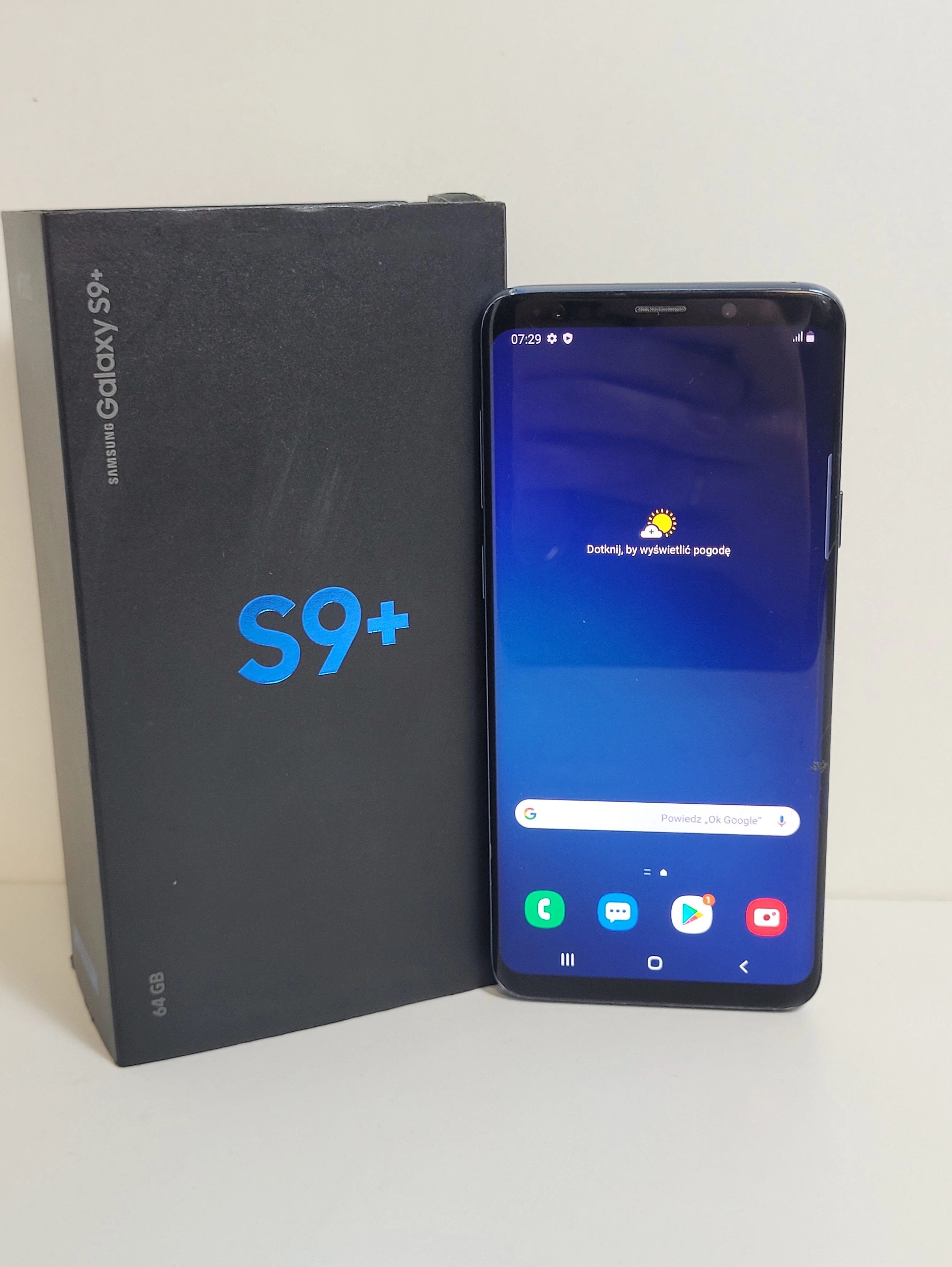 smartfon-samsung-galaxy-s9-plus-pekniety-warto-pamiec-ram-6-gb