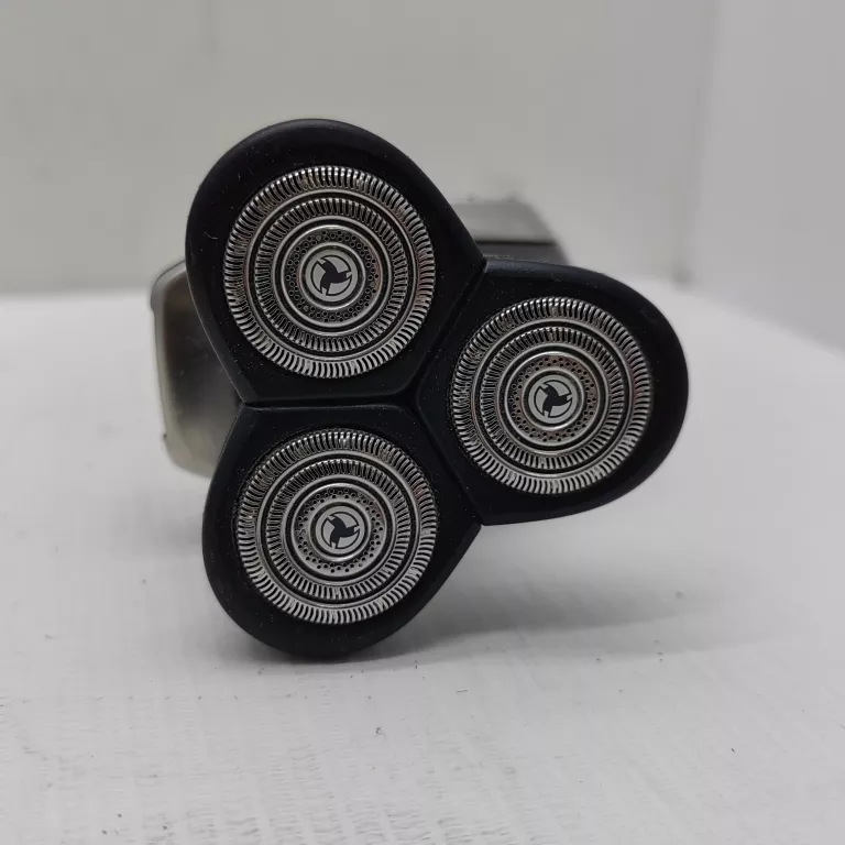 golarka-elektryczna-philips-arcitec-rq1060-naped-ladowarka-uzytkowanie-na-mokro-i-sucho