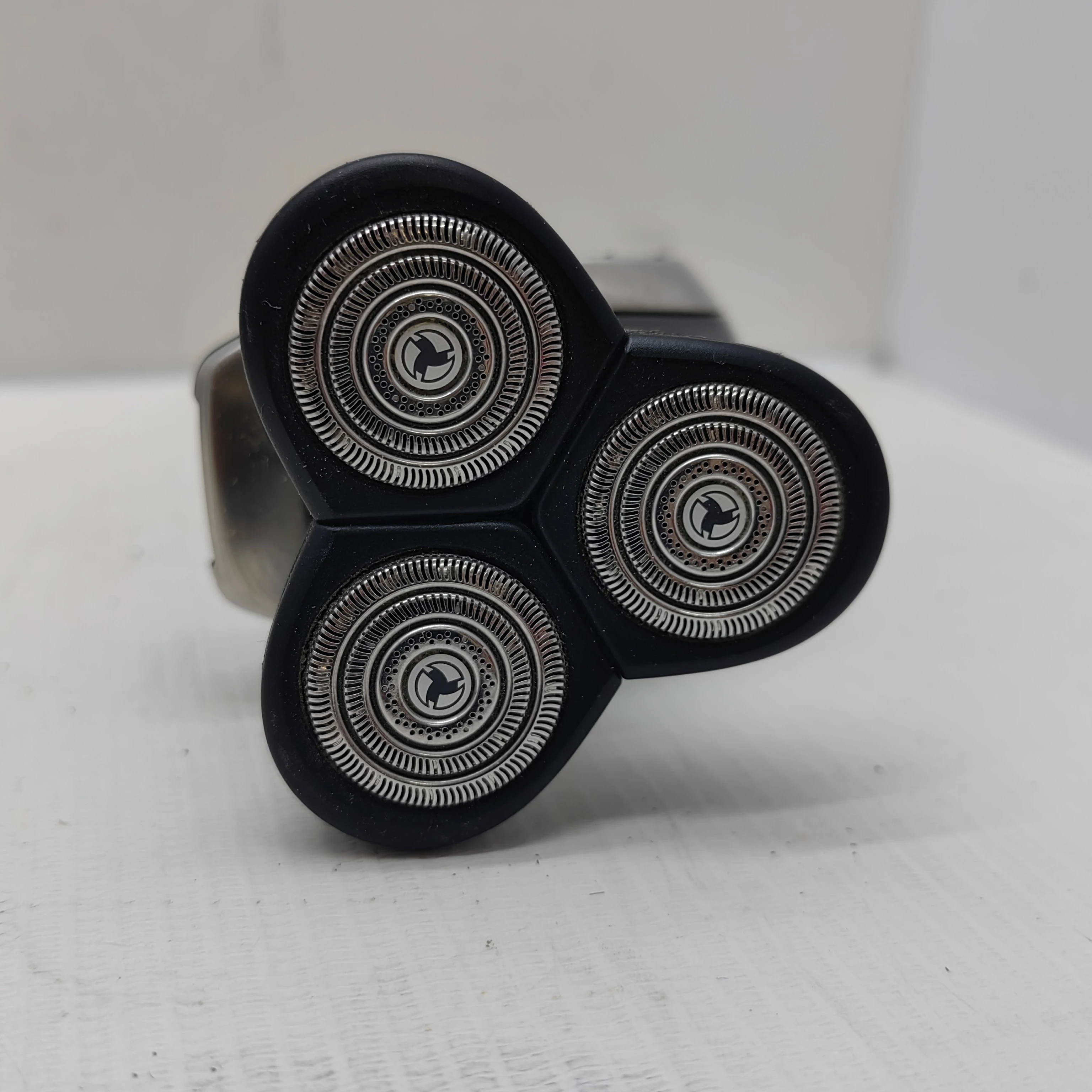 golarka-elektryczna-philips-arcitec-rq1060-naped-ladowarka-uzytkowanie-na-mokro-i-sucho