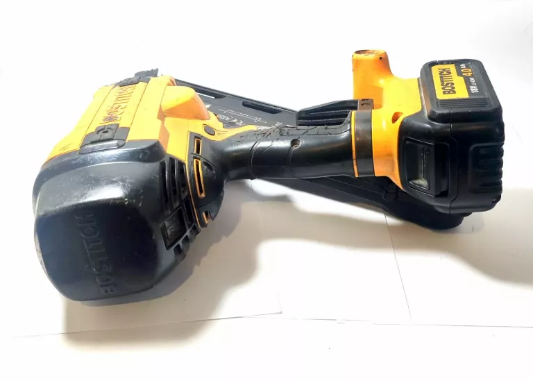 stanley-bostitch-gwozdziarka-bf33-walizka-opis-stan-uszkodzony