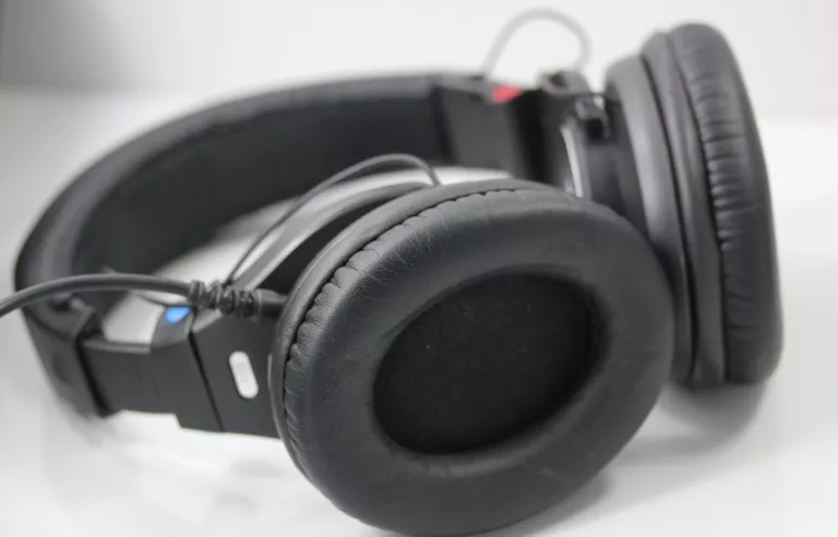 SŁUCHAWKI SHURE SRH840