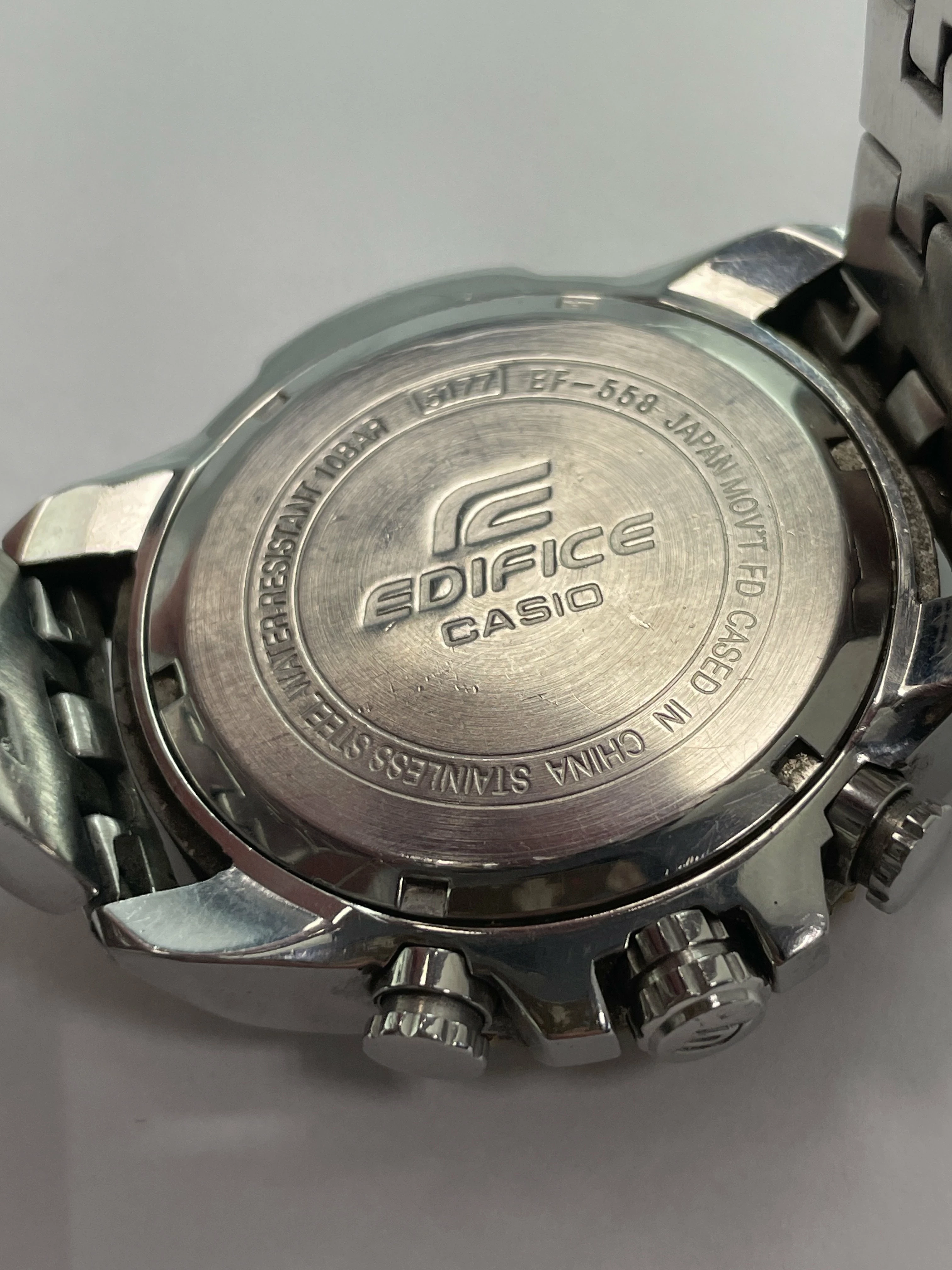 zegarek-edifice-casio-ef-558-ksztalt-koperty-okragla