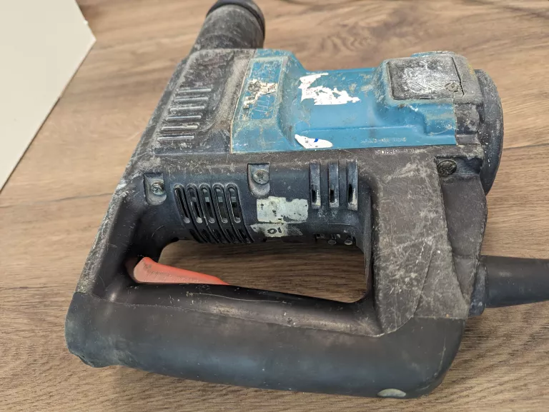 MŁOTOWIERTARKA MAKITA HR 3000