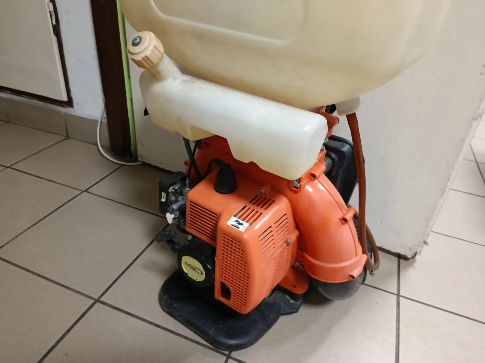 opryskiwacz-i-dmuchawa-spalinowa-magnum-pojemnosc-zbiornika-1